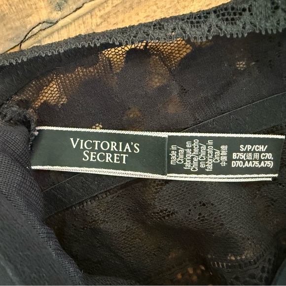 Victoria's Secret Women’s Black Lace Bralette with Padding Size Small NWOT - Picture 3 of 3